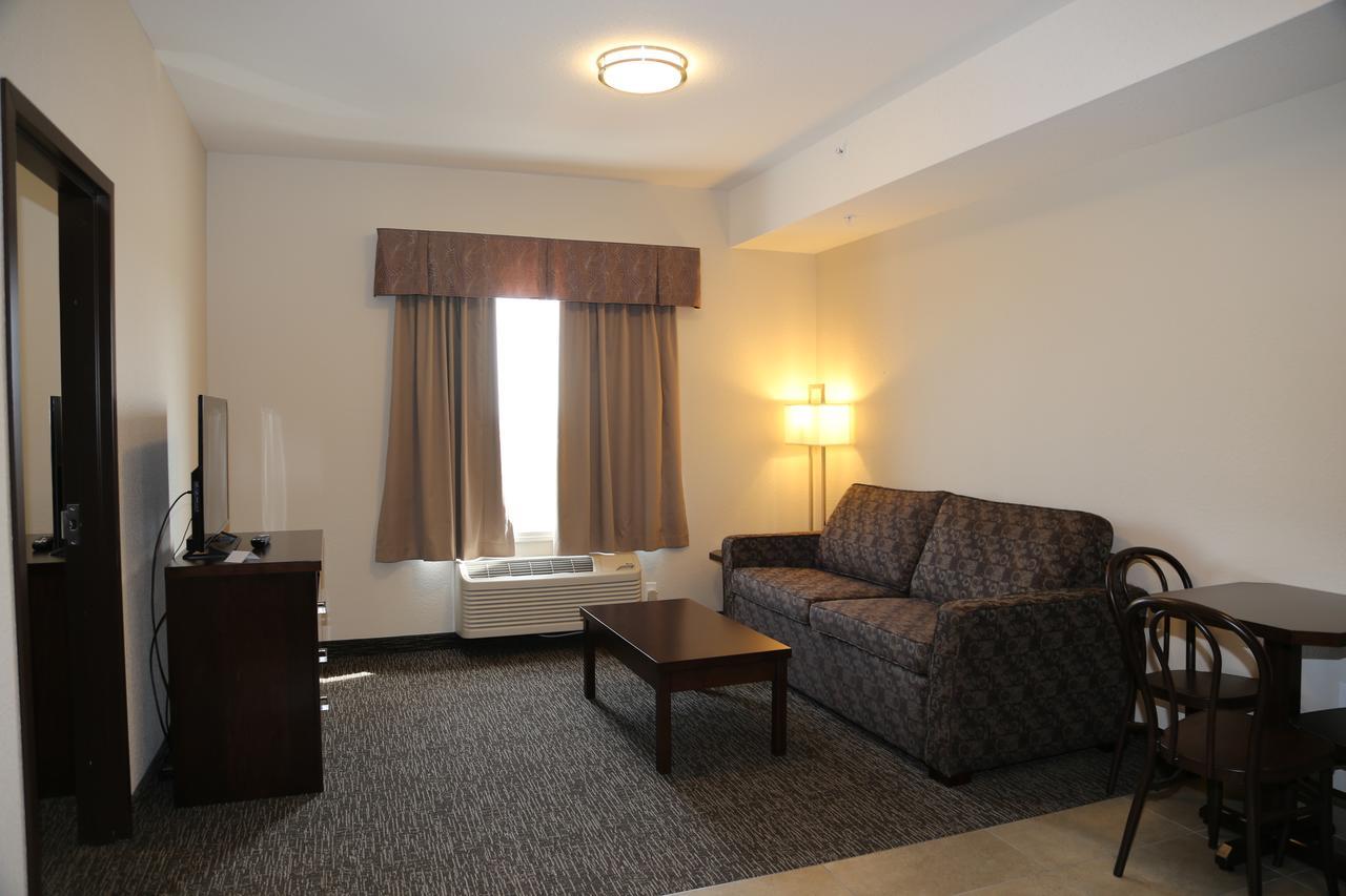 Prairie Moon Inn & Suites Macklin Esterno foto