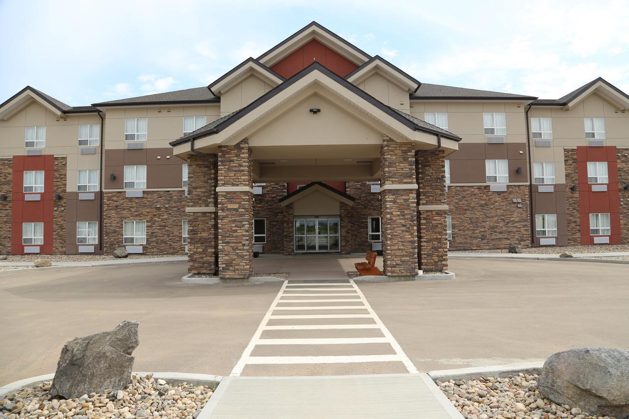 Prairie Moon Inn & Suites Macklin Esterno foto