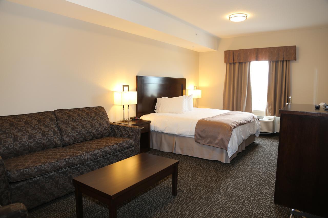 Prairie Moon Inn & Suites Macklin Esterno foto