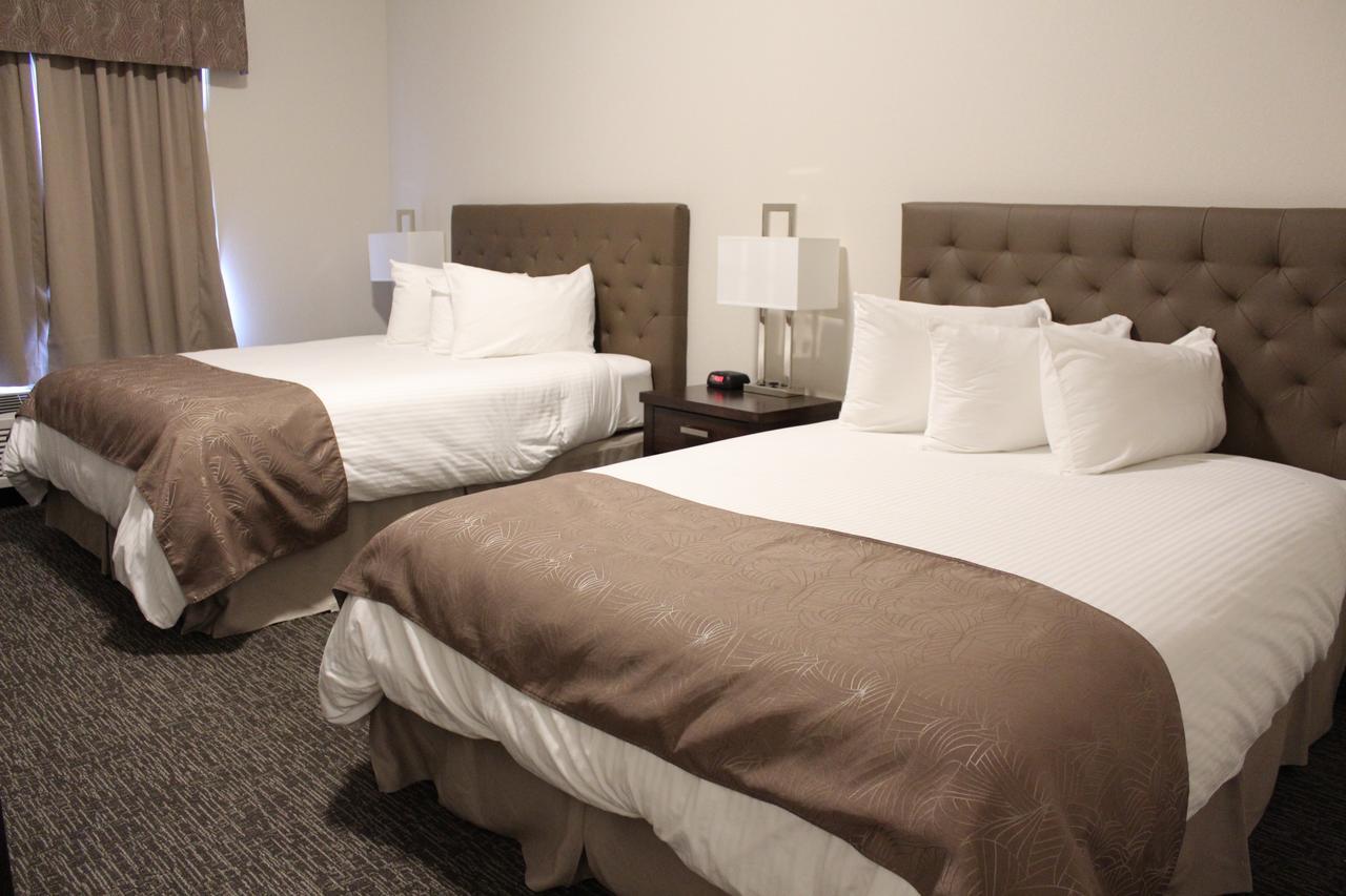 Prairie Moon Inn & Suites Macklin Esterno foto