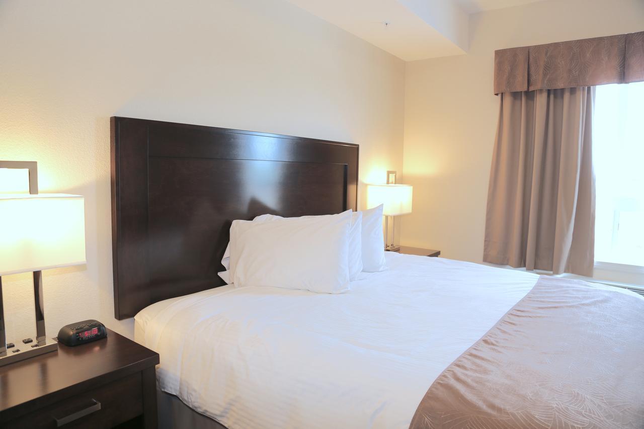 Prairie Moon Inn & Suites Macklin Esterno foto
